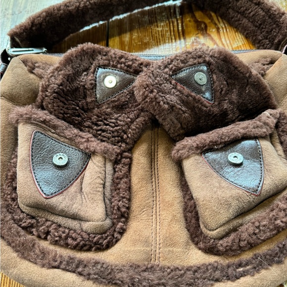 Marc by Marc Jacobs shearling bag. - Picture 6 of 13